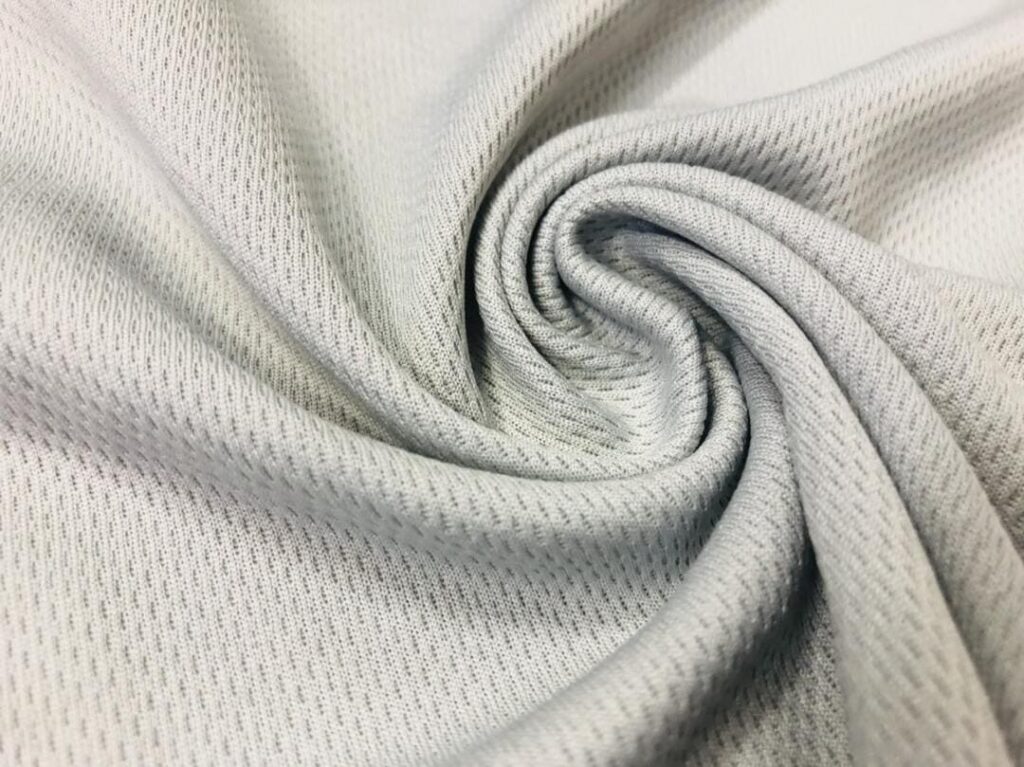 Chất liệu áo đá bóng thấm mồ hôi tốt 1