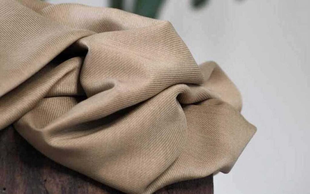 Chất liệu áo đá bóng thấm mồ hôi tốt 5