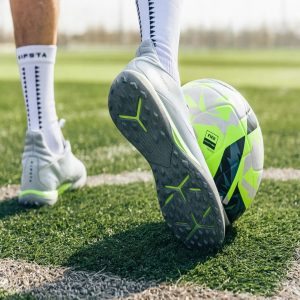 Top giày đá bóng sân cỏ nhân tạo tốt nhất mới ra mắt